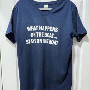 🚤 Men’s Navy Graphic T-Shirt “What Happens on the Boat Stays on the Boat” XL